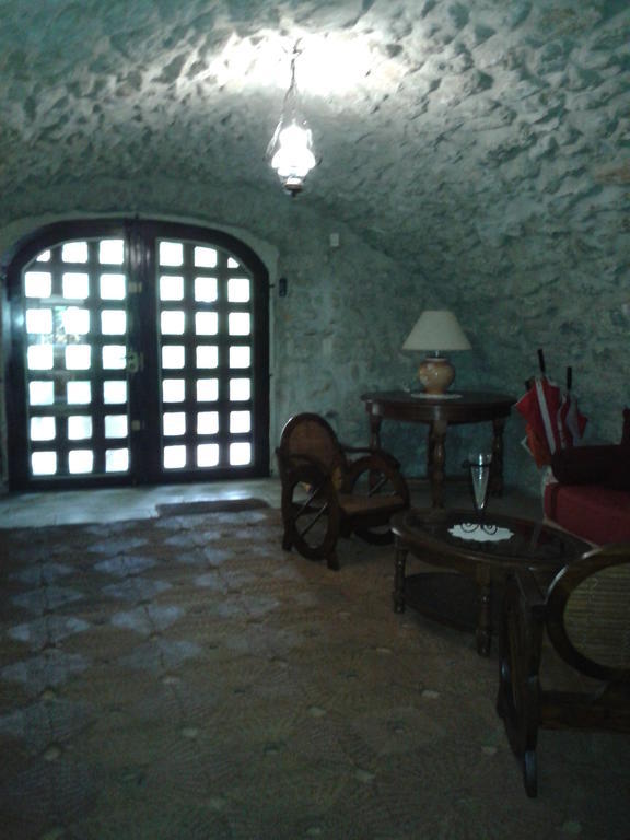 Le Chateau Des Estubiers Acomodação com café da manhã Sérignan-du-Comtat Exterior foto