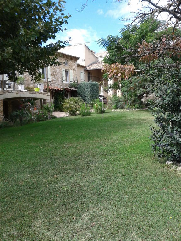 Le Chateau Des Estubiers Acomodação com café da manhã Sérignan-du-Comtat Exterior foto